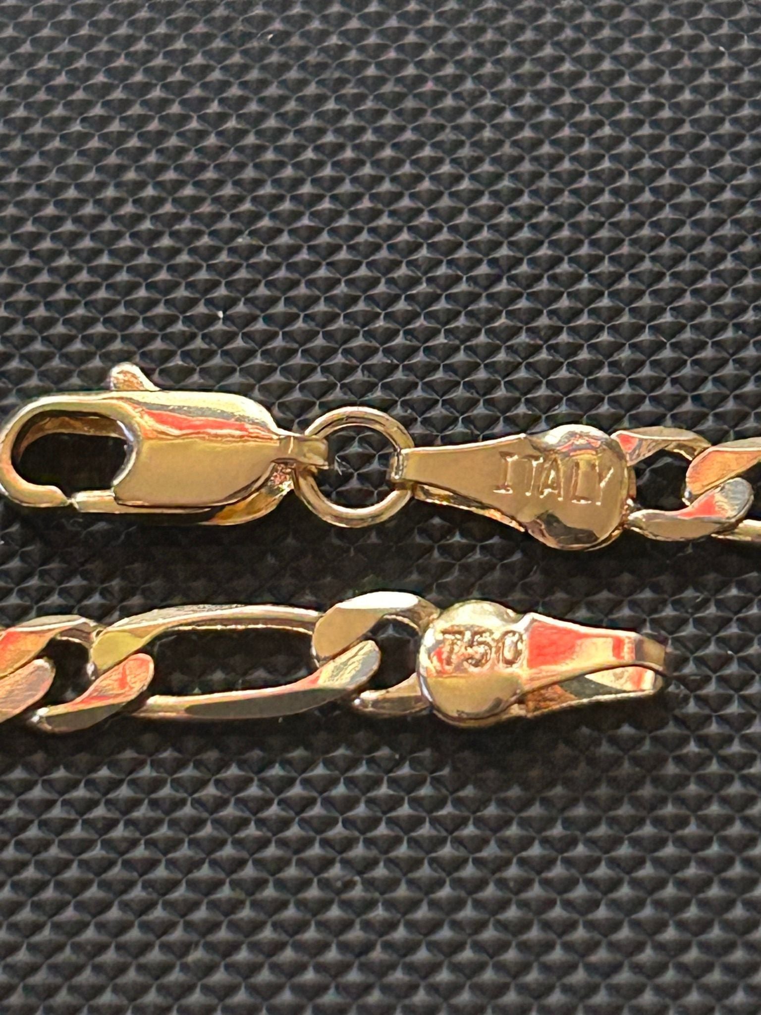 Jewelry: 18k Gold Italian Figaro Chain