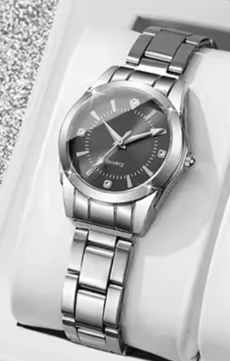 Watch: Women's - Silver | Black Dial | 29mm Dial | Quartz